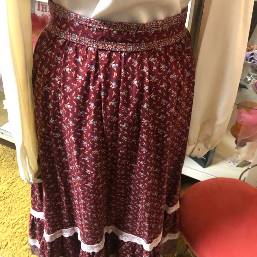 Vintage 1970’s handmade Gunne Sax style skirt / burgundy calico, button front - Picture 7 of 8
